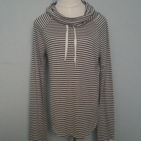 Hollister cowel neck long sleeve top size small - Picture 1 of 6